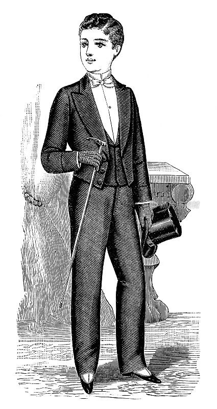 19世纪90年代维多利亚时代的时尚，小男孩黑色领带燕尾服，晚宴套装和礼帽- 19世纪